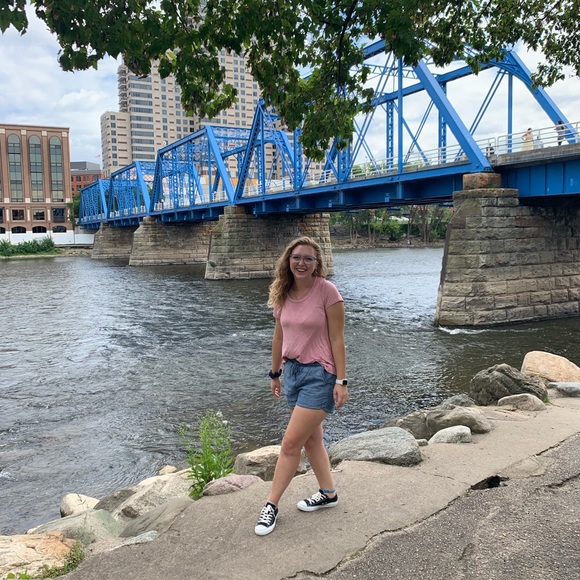 Meet your Posher, Stephanie - Picture 2 of 2